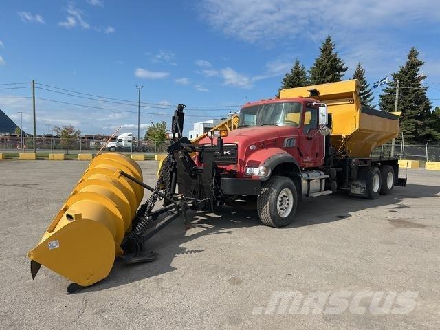 Mack GU433 Snežne daske i plugovi