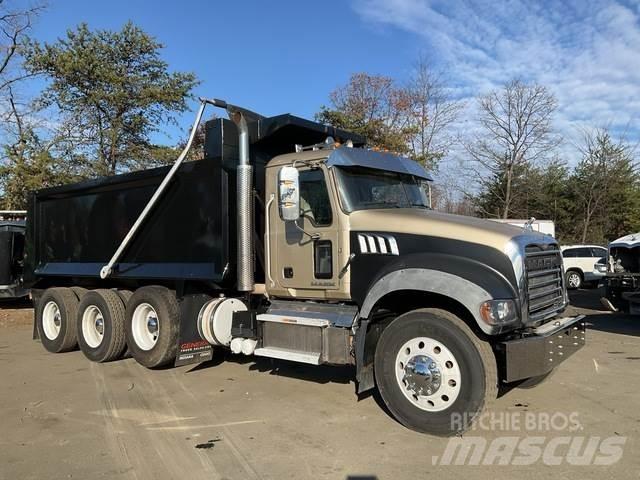 Mack GU713 Kiperi kamioni