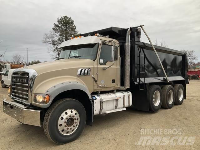Mack GU713 Kiperi kamioni