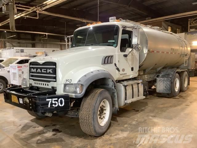 Mack GU713 Kamioni za vodu