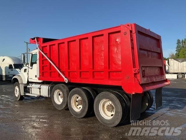 Mack GU713 Kiperi kamioni