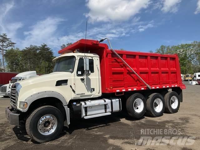 Mack GU713 Kiperi kamioni