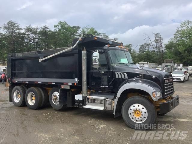 Mack GU713 Kiperi kamioni