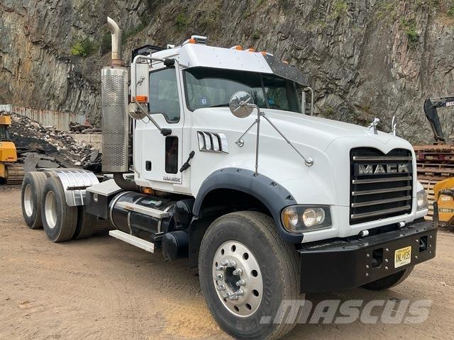 Mack GU713 Tegljači