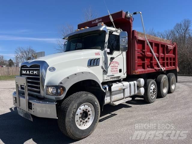 Mack GU714 Kiperi kamioni