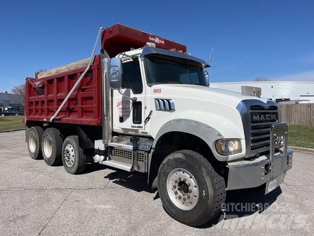 Mack GU714 Kiperi kamioni