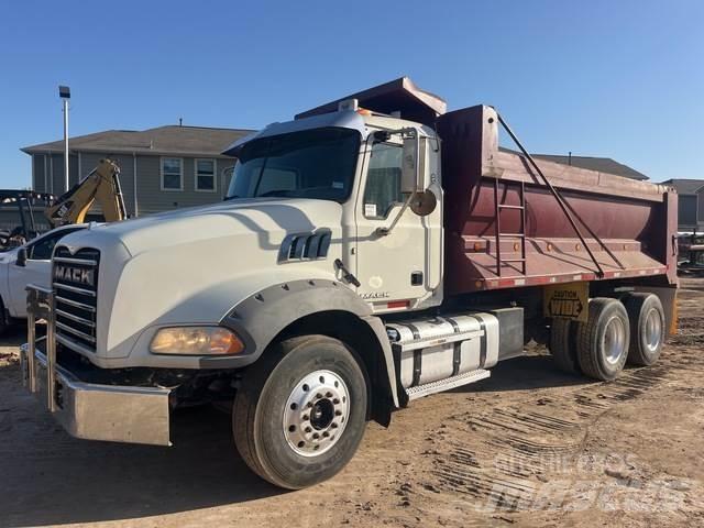 Mack GU813 Kiperi kamioni