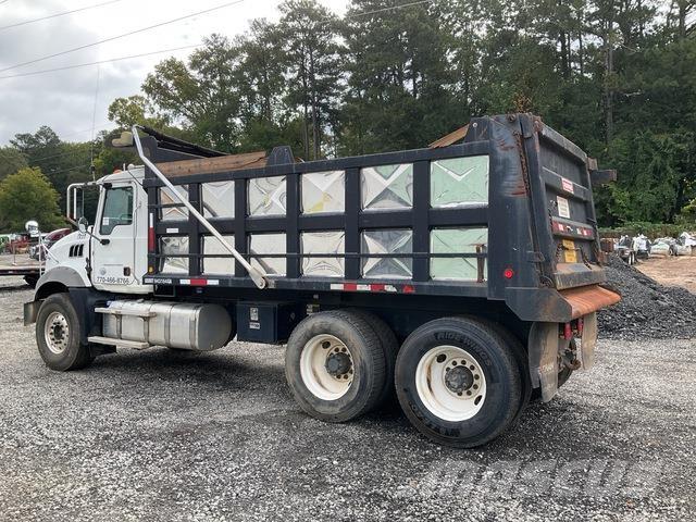 Mack GU813 Kiperi kamioni