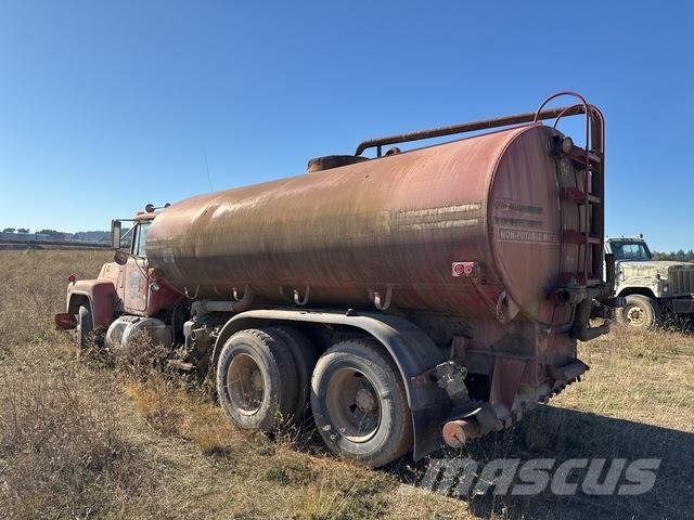 Mack R688ST Kamioni za vodu