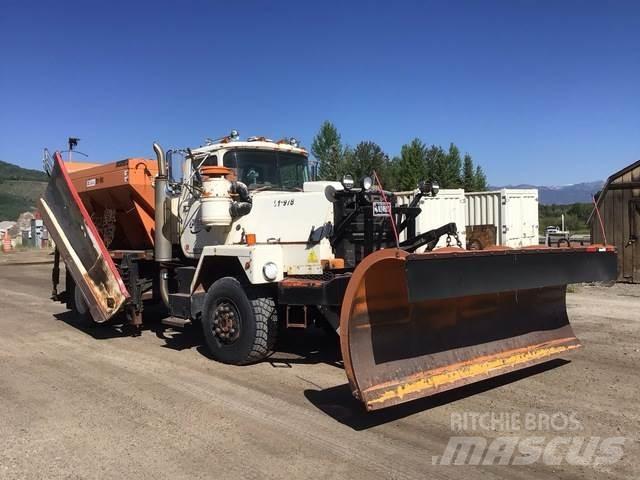 Mack RM6 Snežne daske i plugovi