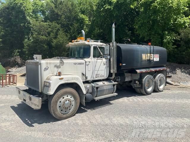 Mack RW613 Kamioni za vodu