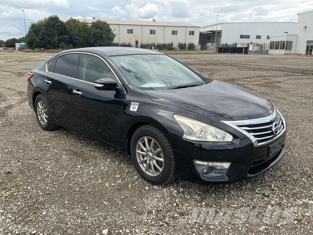 Nissan TEANA Automobili