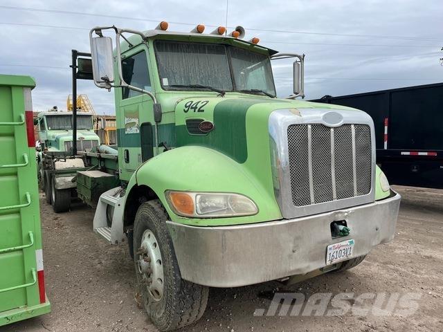 Peterbilt 330 Rol kiper kamioni sa kukom za podizanje tereta