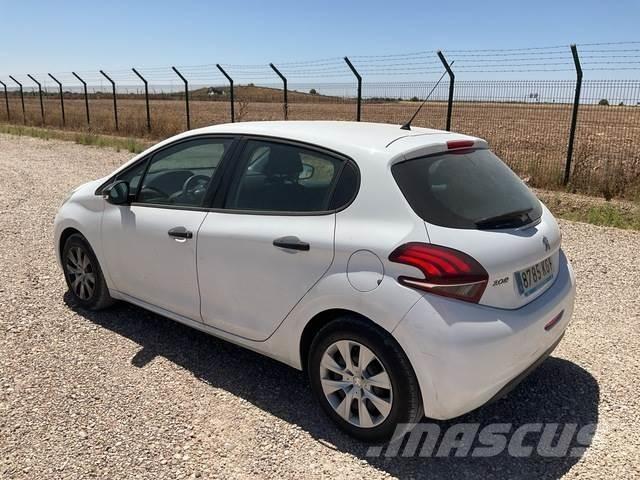 Peugeot 208 Automobili