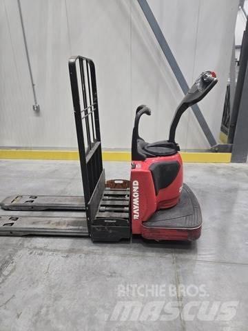 Raymond 8410 Ručni paletar