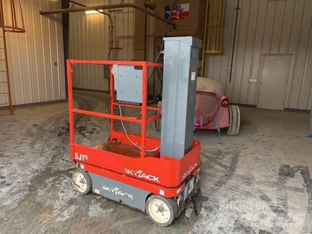 SkyJack SJ12 Jarbolne penjajuće platforme