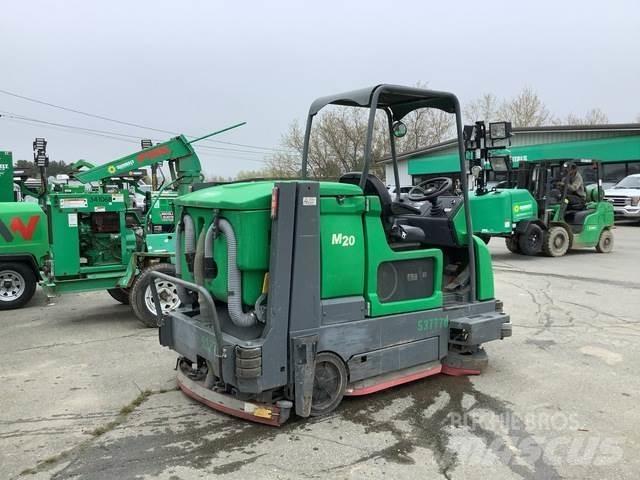 Tennant M20 Mašine za čiščenje i ribanje podova