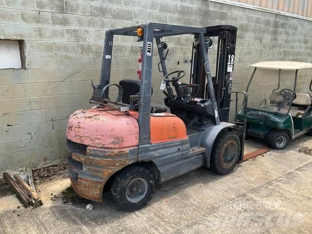 Toyota 6FGU30 Ostalo za građevinarstvo