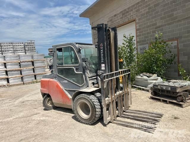 Toyota 8FDU32 Ostalo za građevinarstvo