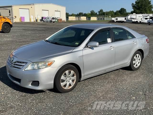 Toyota Camry Automobili