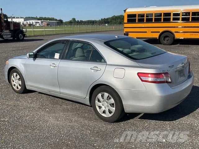 Toyota Camry Automobili