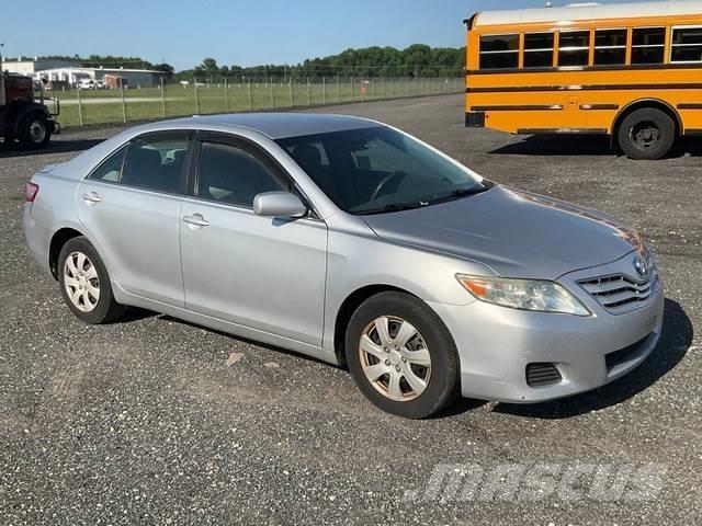 Toyota Camry Automobili