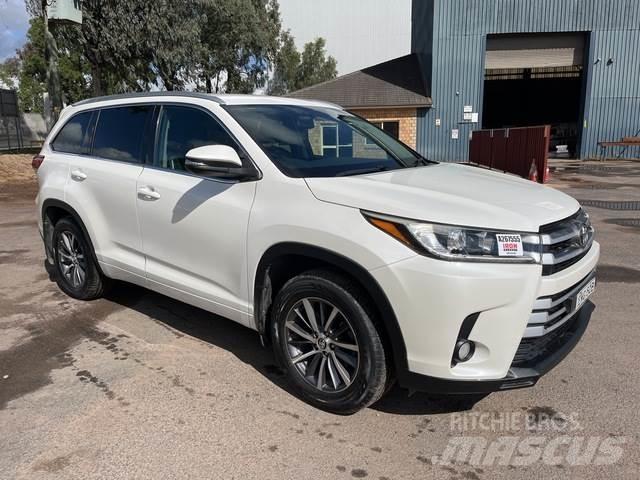 Toyota Kluger Automobili