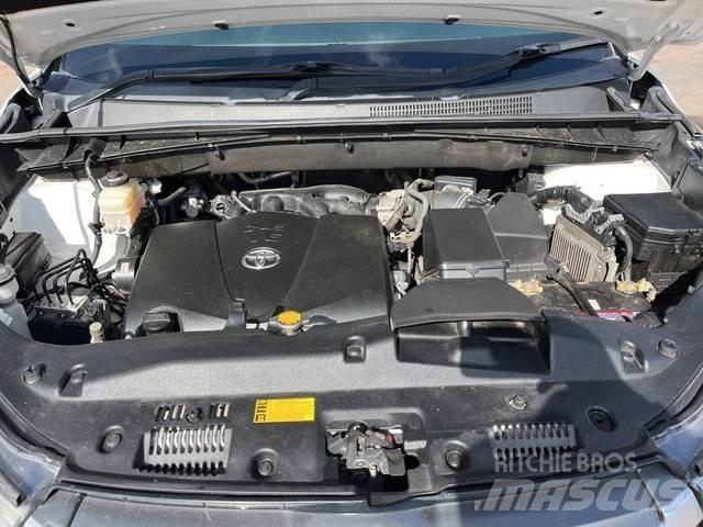 Toyota Kluger Automobili
