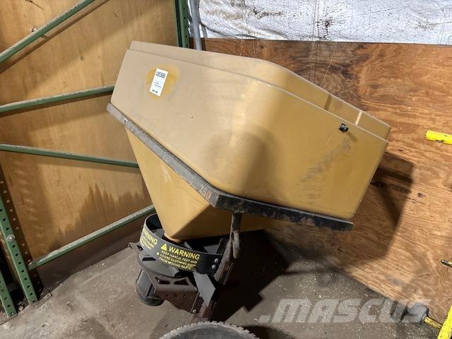  Trailhawk 750 Posipači soli i peska