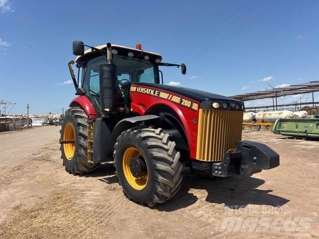 Versatile 260 Traktori