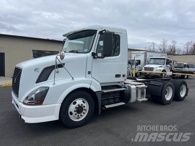 Volvo VNL64T Tegljači