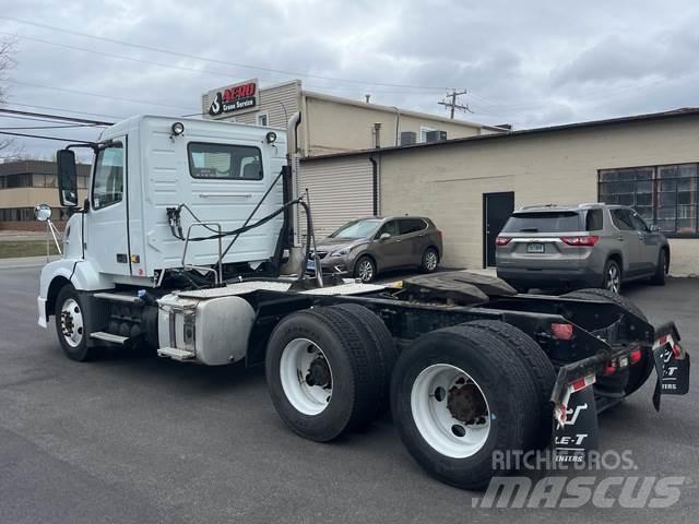 Volvo VNL64T Tegljači
