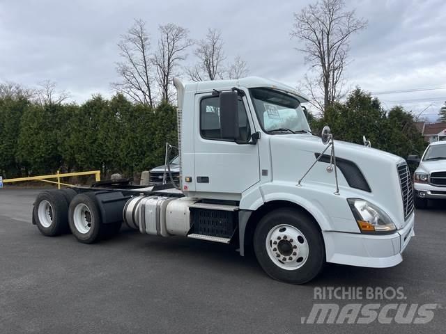 Volvo VNL64T Tegljači