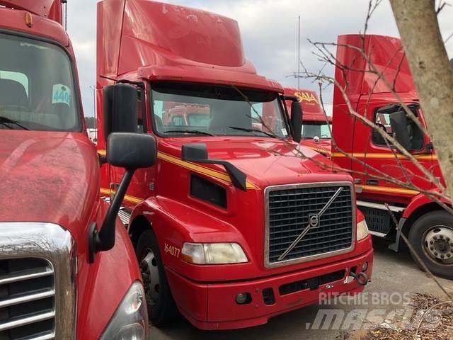Volvo VNM42T Tegljači