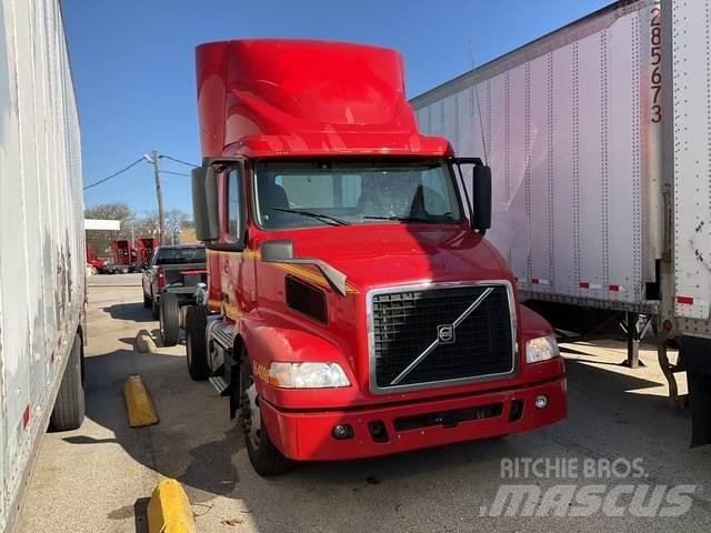 Volvo VNM42T Tegljači