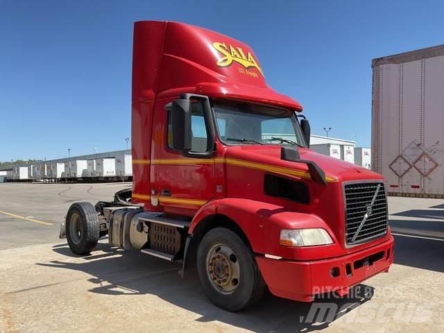 Volvo VNM42T Tegljači