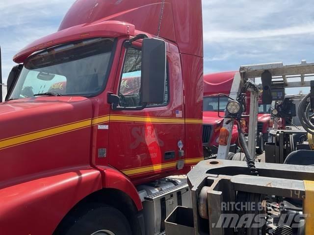 Volvo VNM42T Tegljači