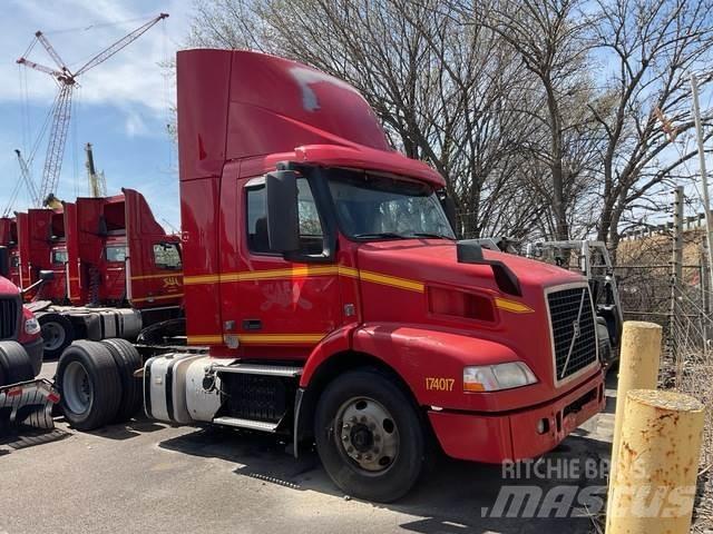 Volvo VNM42T Tegljači