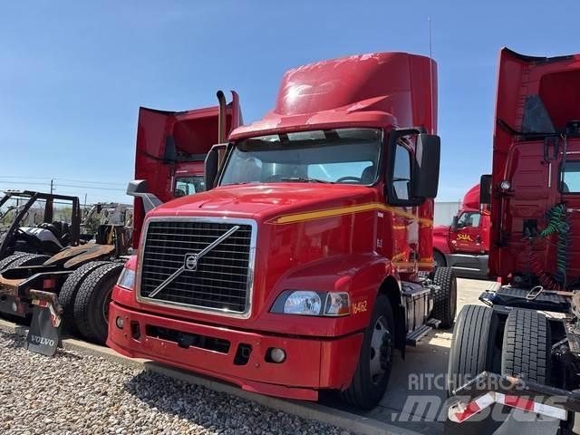 Volvo VNM42T Tegljači