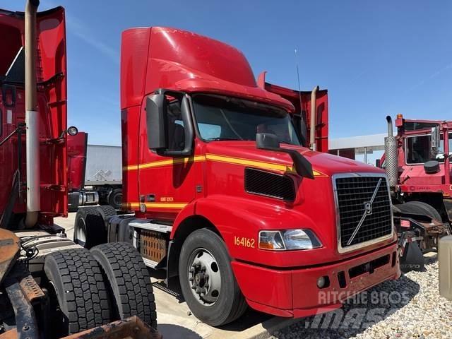 Volvo VNM42T Tegljači