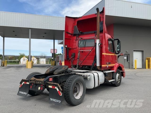 Volvo VNM42T Tegljači