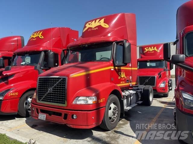 Volvo VNM42T Tegljači