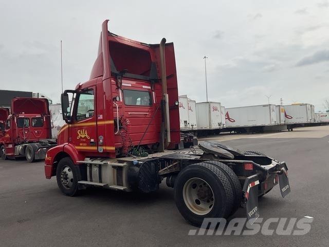 Volvo VNM42T Tegljači