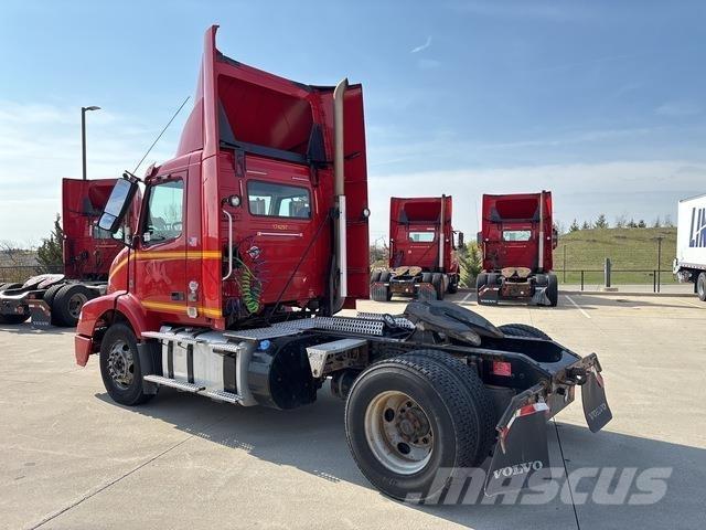 Volvo VNM42T Tegljači