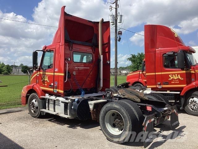 Volvo VNM42T Tegljači