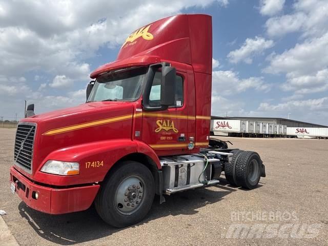 Volvo VNM42T Tegljači