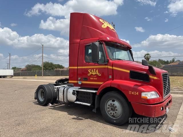 Volvo VNM42T Tegljači