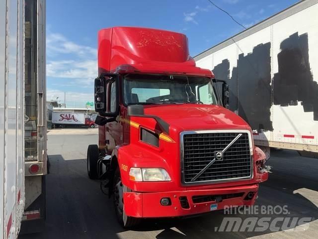 Volvo VNM42T Tegljači
