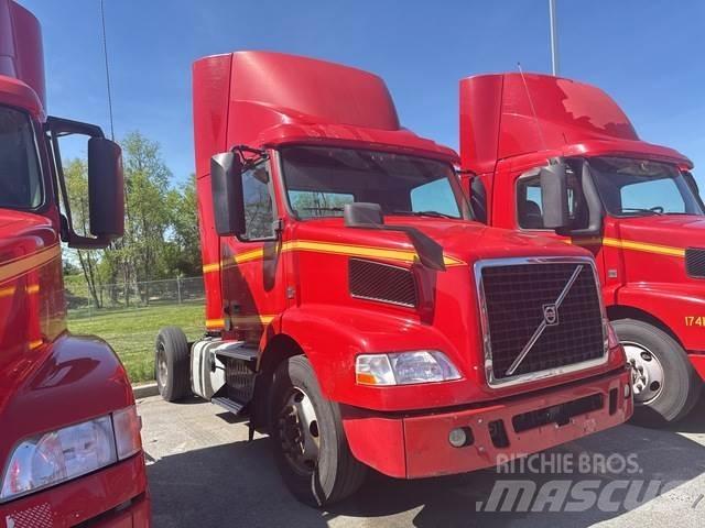 Volvo VNM42T Tegljači
