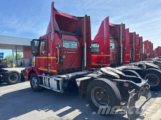 Volvo VNM42T Tegljači
